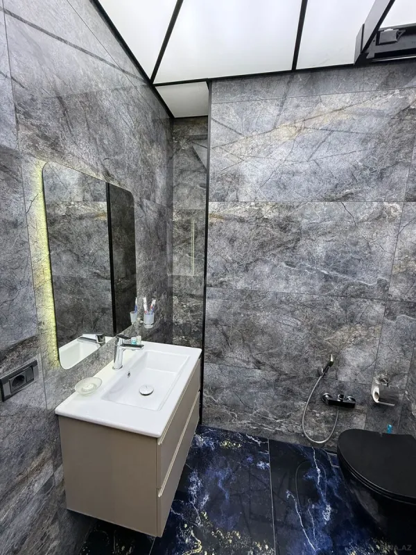 Kirayə verilir 4 otaqlı mənzil 270 m²