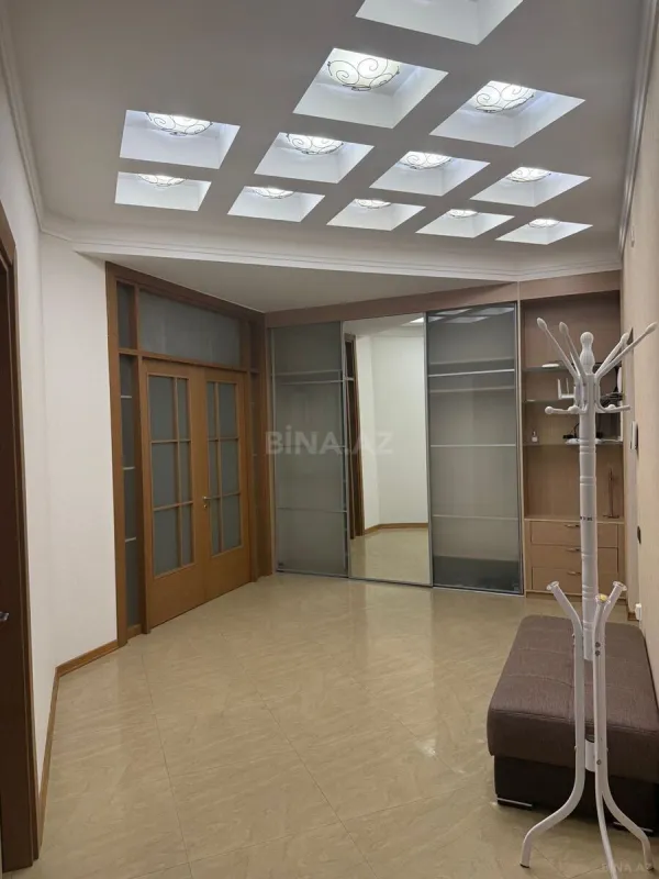 Kirayə verilir 4 otaqlı mənzil 270 m²