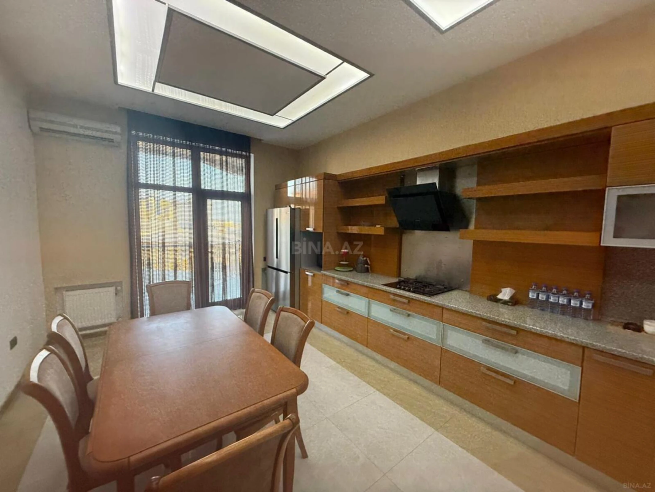 Kirayə verilir 4 otaqlı mənzil 270 m²