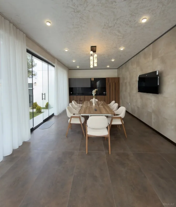 Satılır 5 otaqlı həyət evi 240 m²