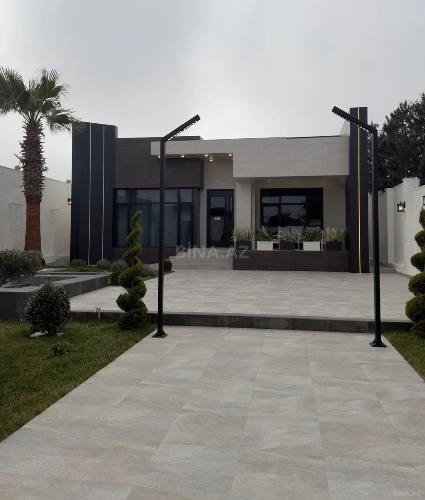 Satılır 5 otaqlı həyət evi 240 m²