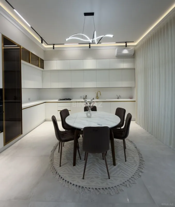 Satılır 5 otaqlı həyət evi 240 m²