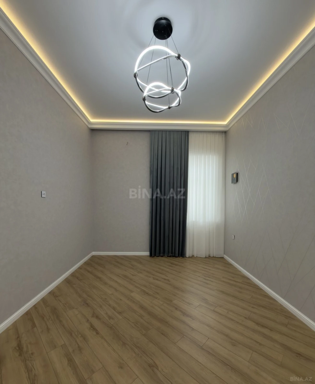 Satılır 5 otaqlı həyət evi 240 m²