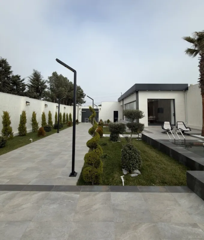 Satılır 5 otaqlı həyət evi 240 m²