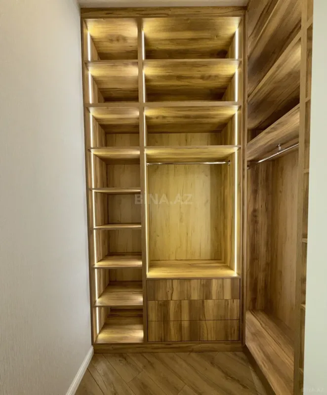 Satılır 5 otaqlı həyət evi 240 m²