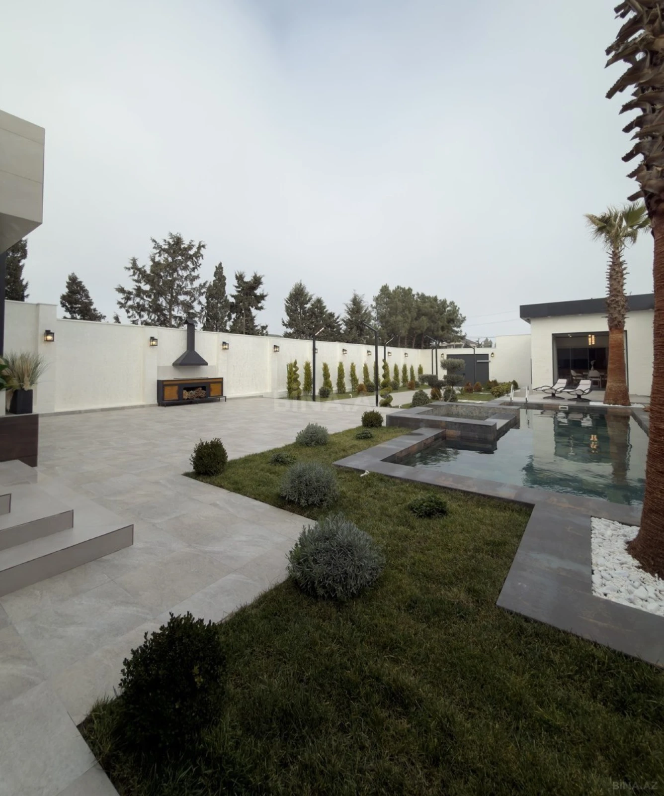 Satılır 5 otaqlı həyət evi 240 m²