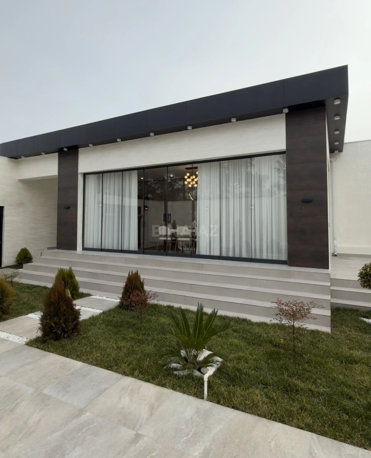 Satılır 5 otaqlı həyət evi 240 m²
