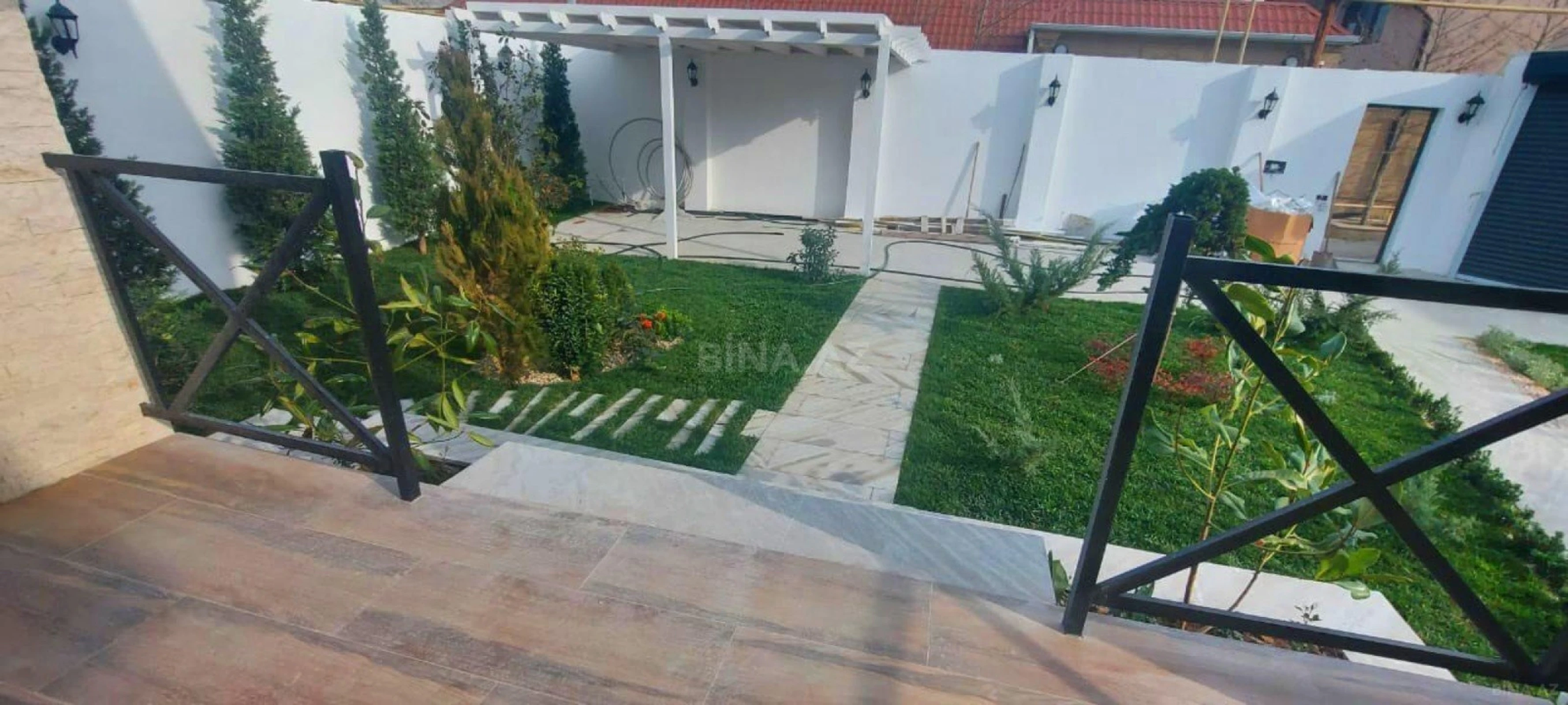 Satılır 5 otaqlı həyət evi 260 m²