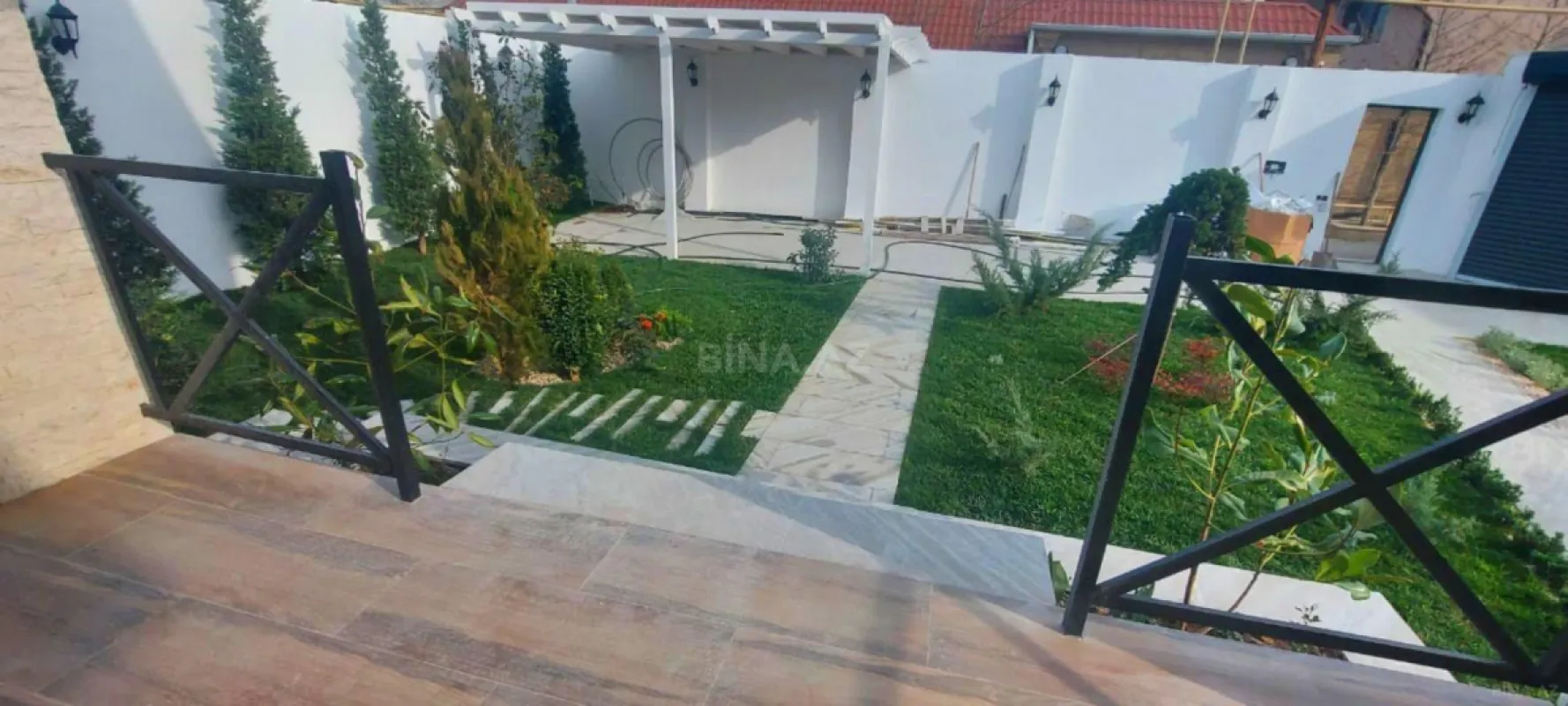 Satılır 5 otaqlı həyət evi 260 m²