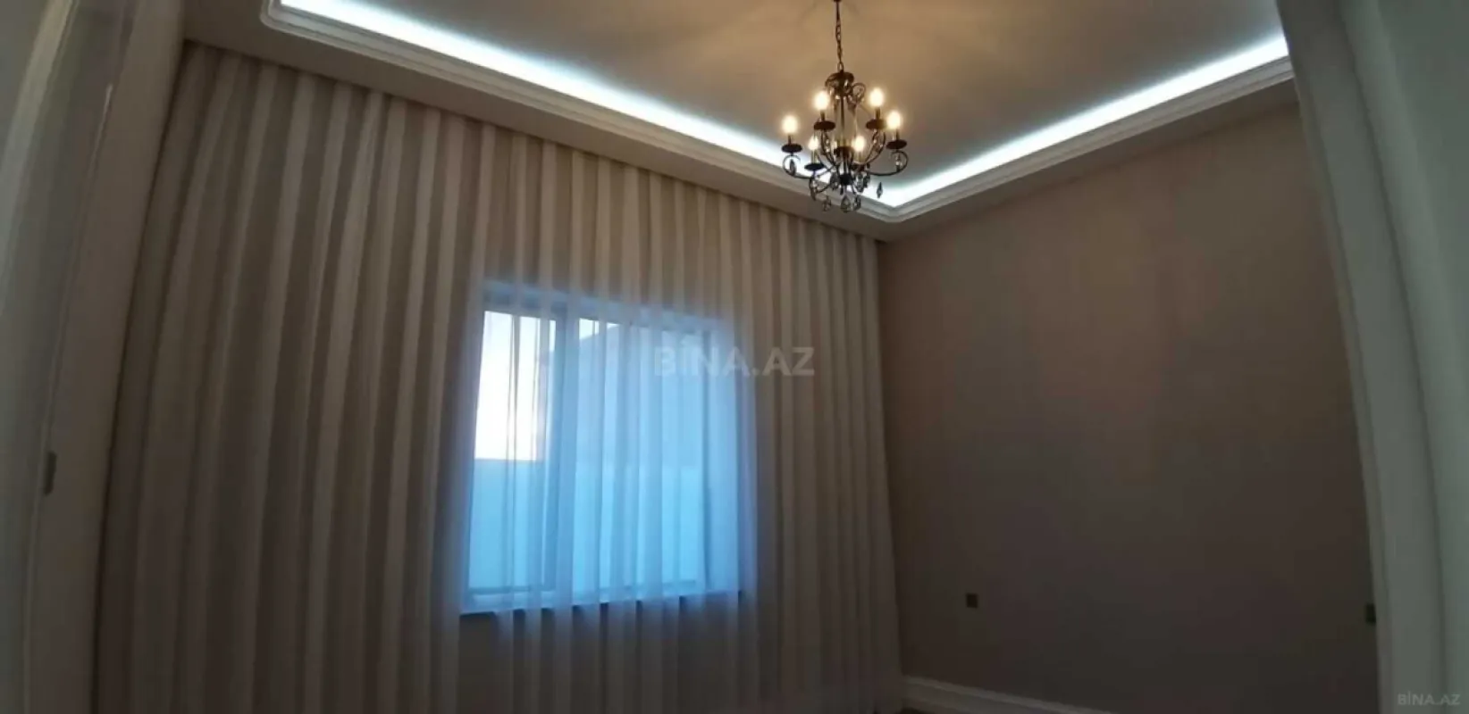 Satılır 5 otaqlı həyət evi 260 m²