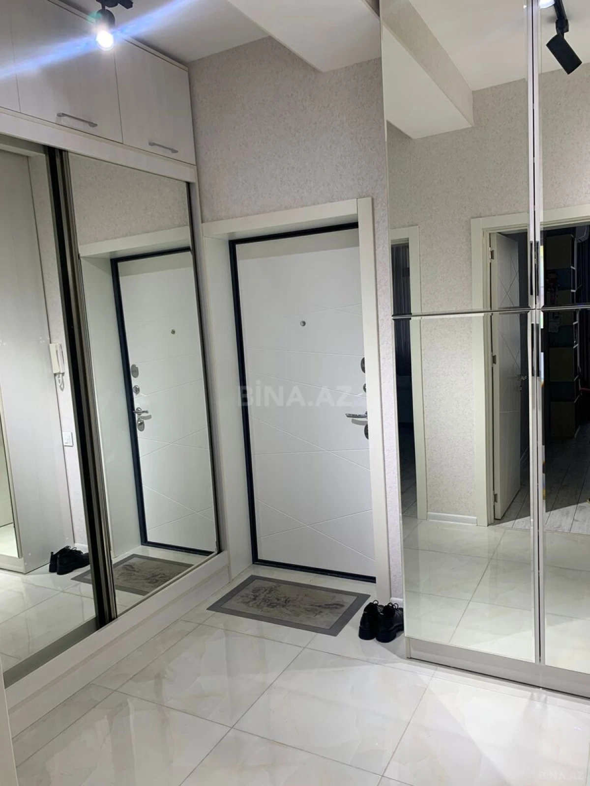 Satılır 2 otaqlı mənzil 61 m²