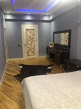 Satılır 3 otaqlı mənzil 141 m²