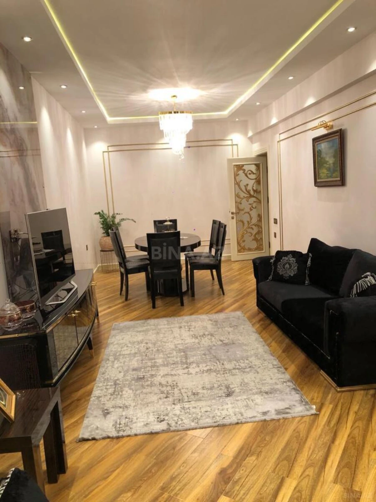 Satılır 3 otaqlı mənzil 141 m²