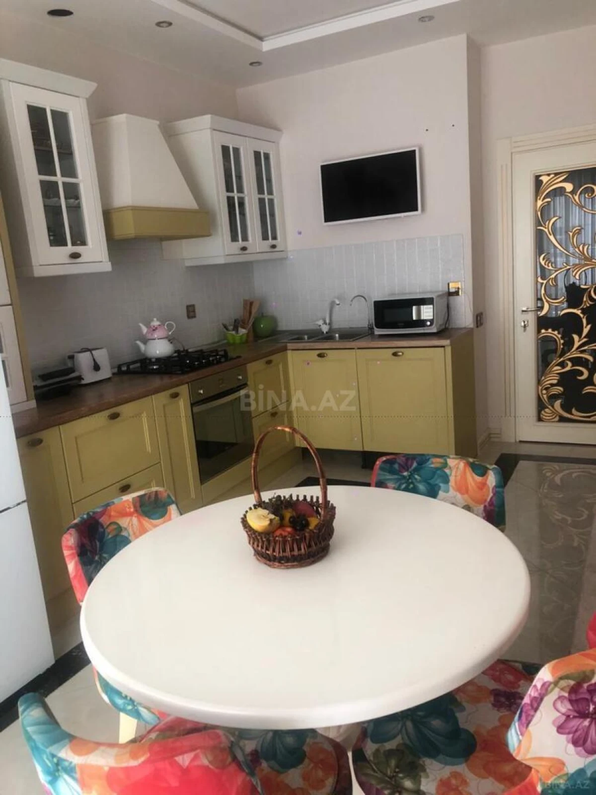 Satılır 3 otaqlı mənzil 141 m²