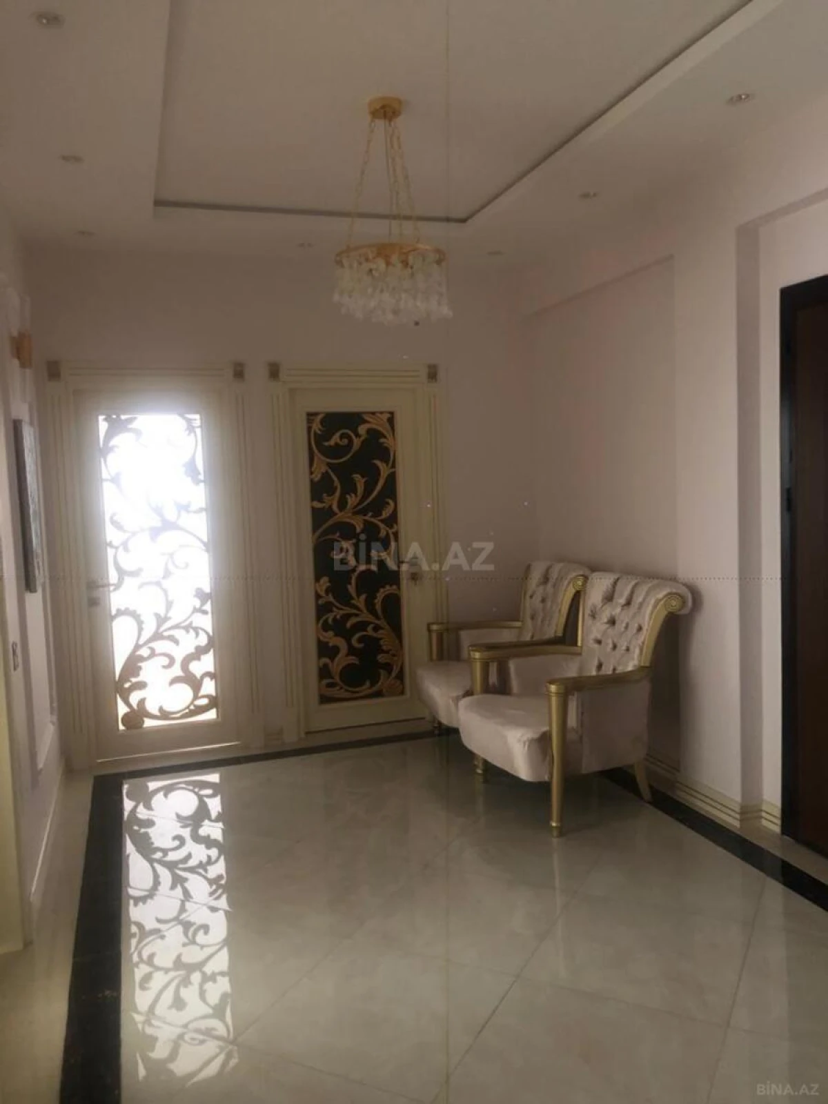 Satılır 3 otaqlı mənzil 141 m²