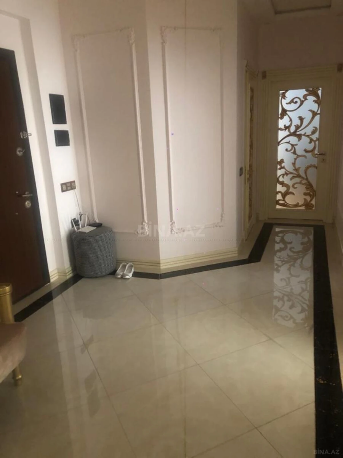 Satılır 3 otaqlı mənzil 141 m²