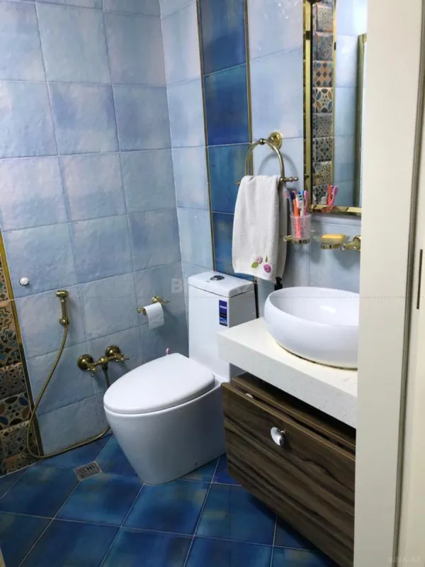 Satılır 3 otaqlı mənzil 141 m²