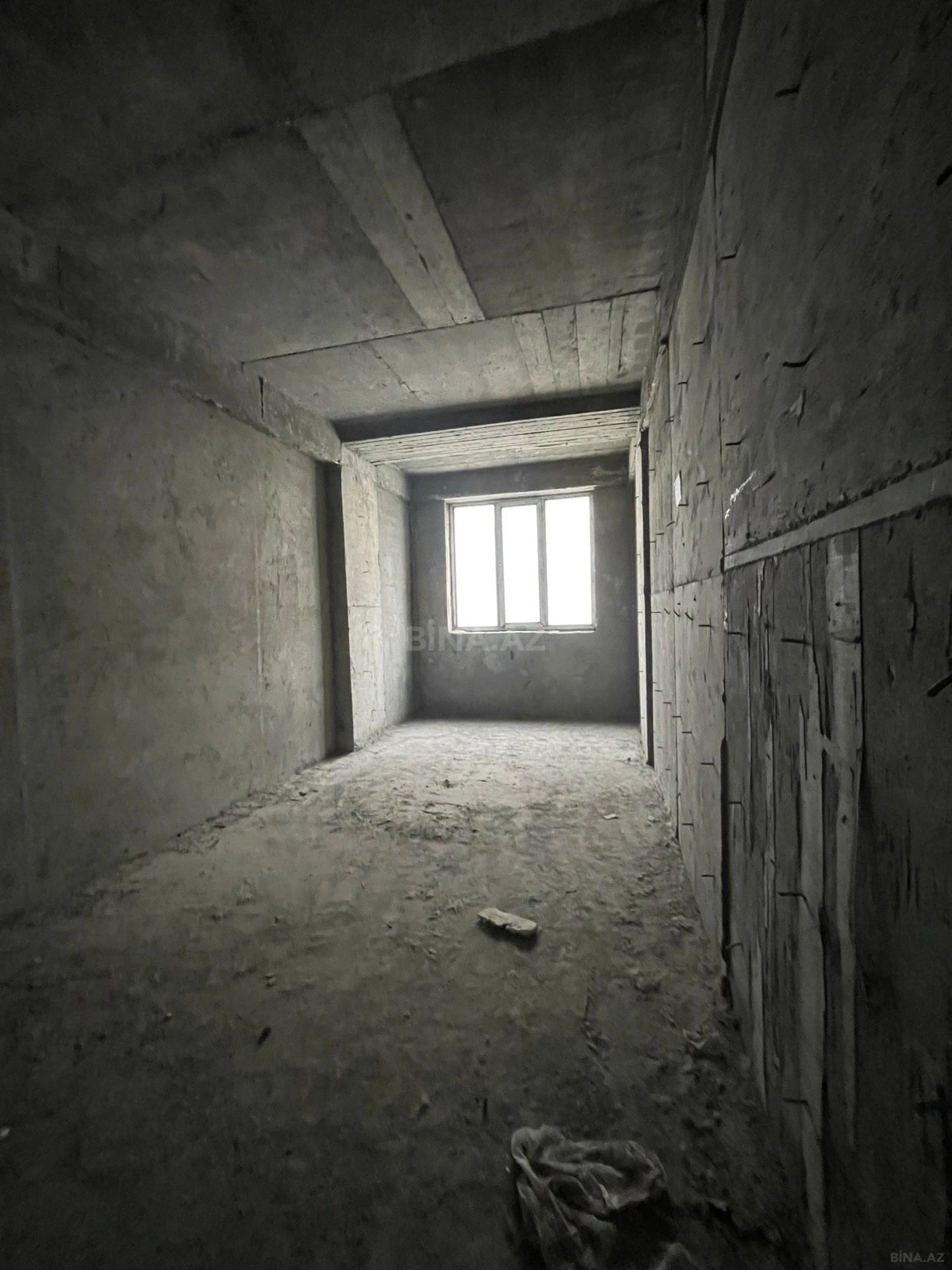 Satılır 4 otaqlı mənzil 172 m²