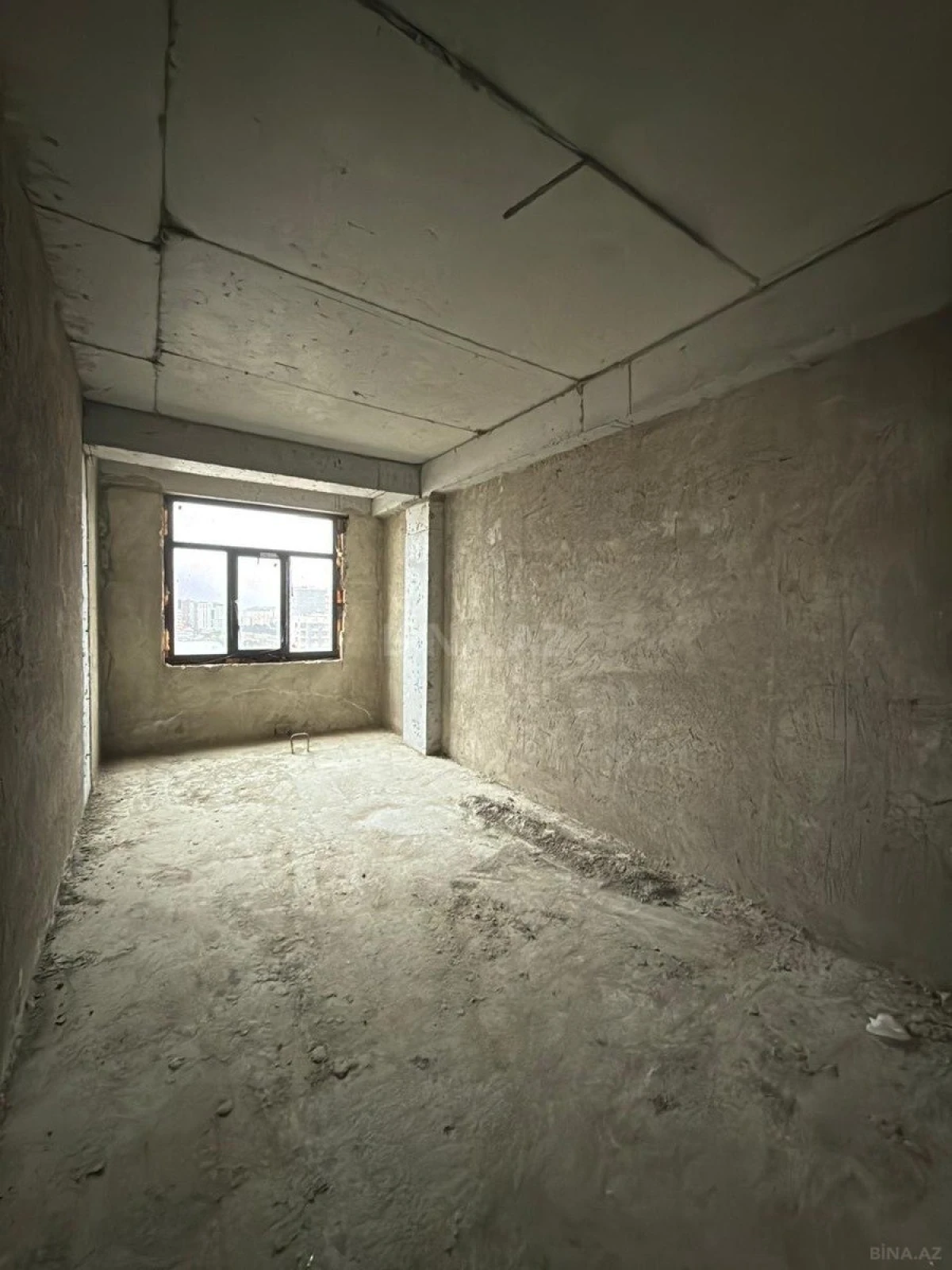 Satılır 4 otaqlı mənzil 172 m²