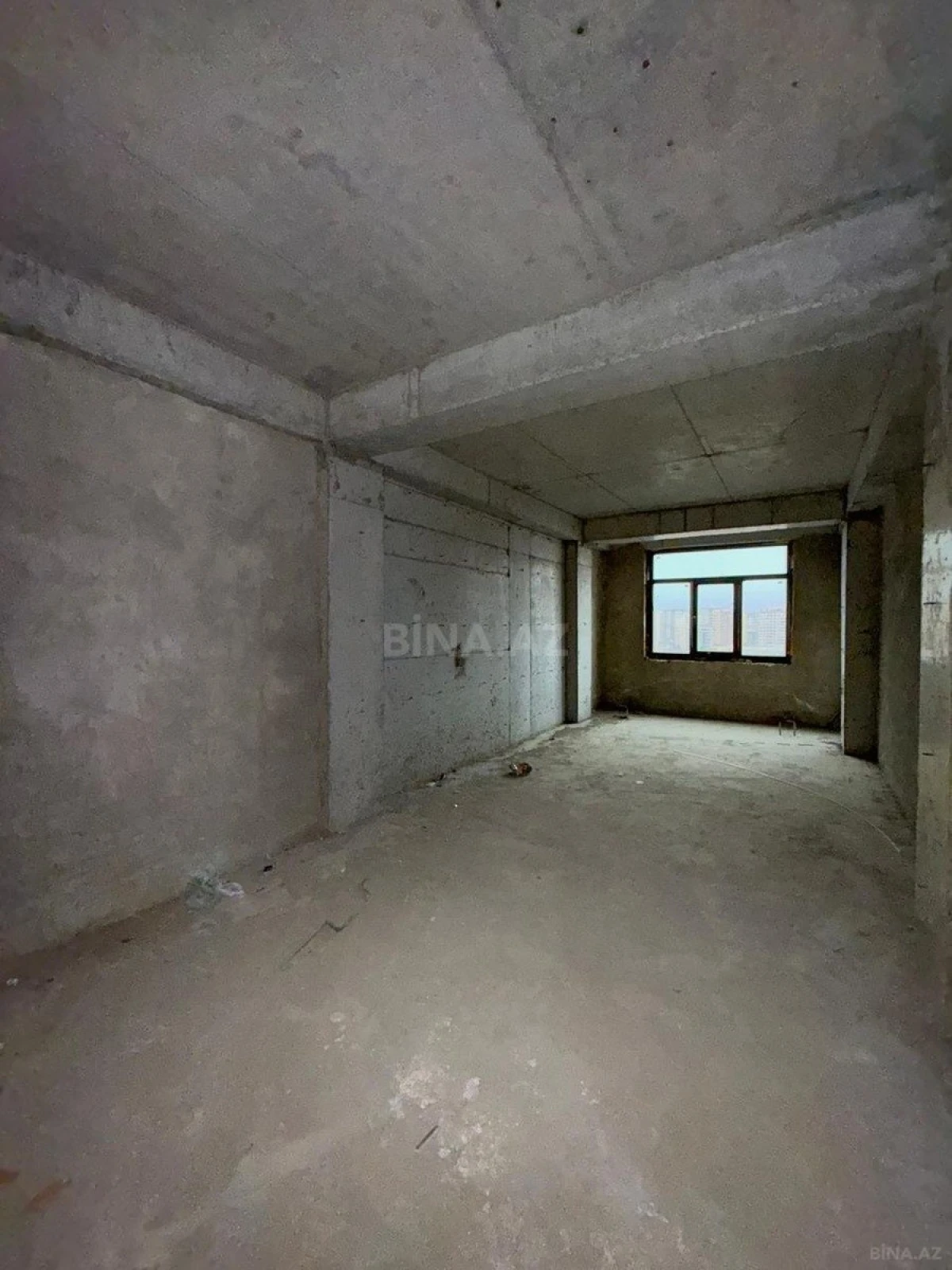 Satılır 4 otaqlı mənzil 172 m²