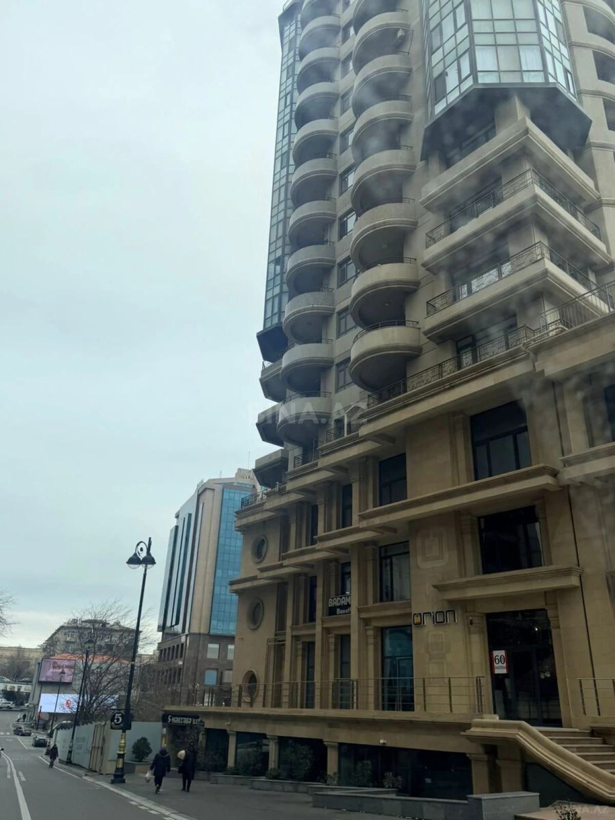 Kirayə verilir 2 otaqlı mənzil 125 m²