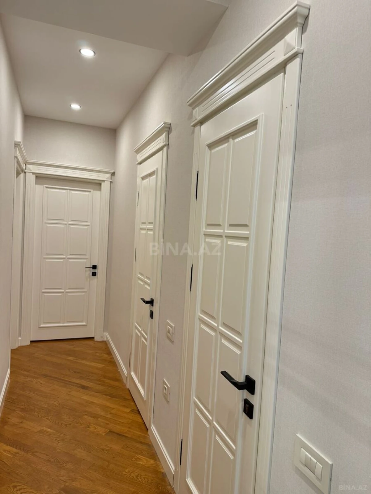 Satılır 3 otaqlı mənzil 138 m²