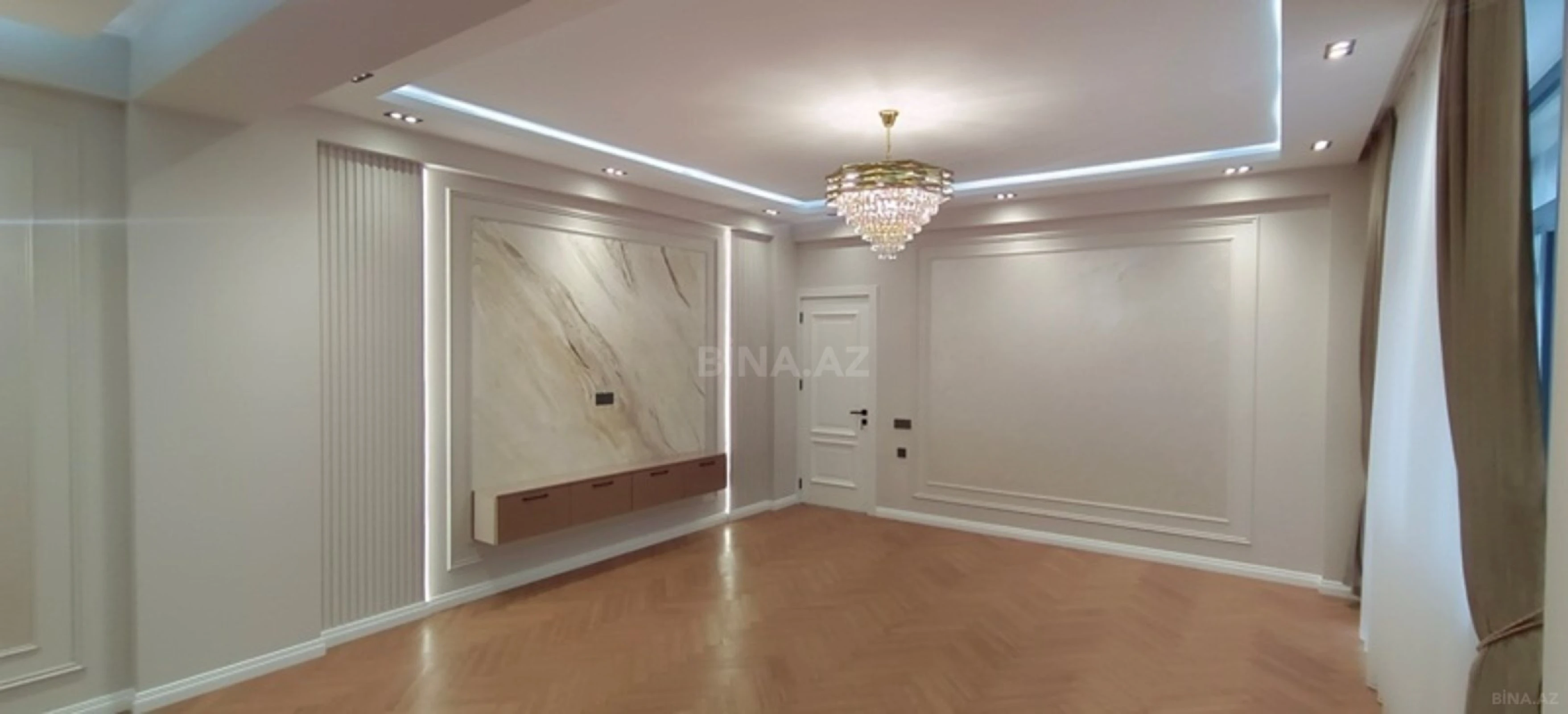 Satılır 3 otaqlı mənzil 131 m²