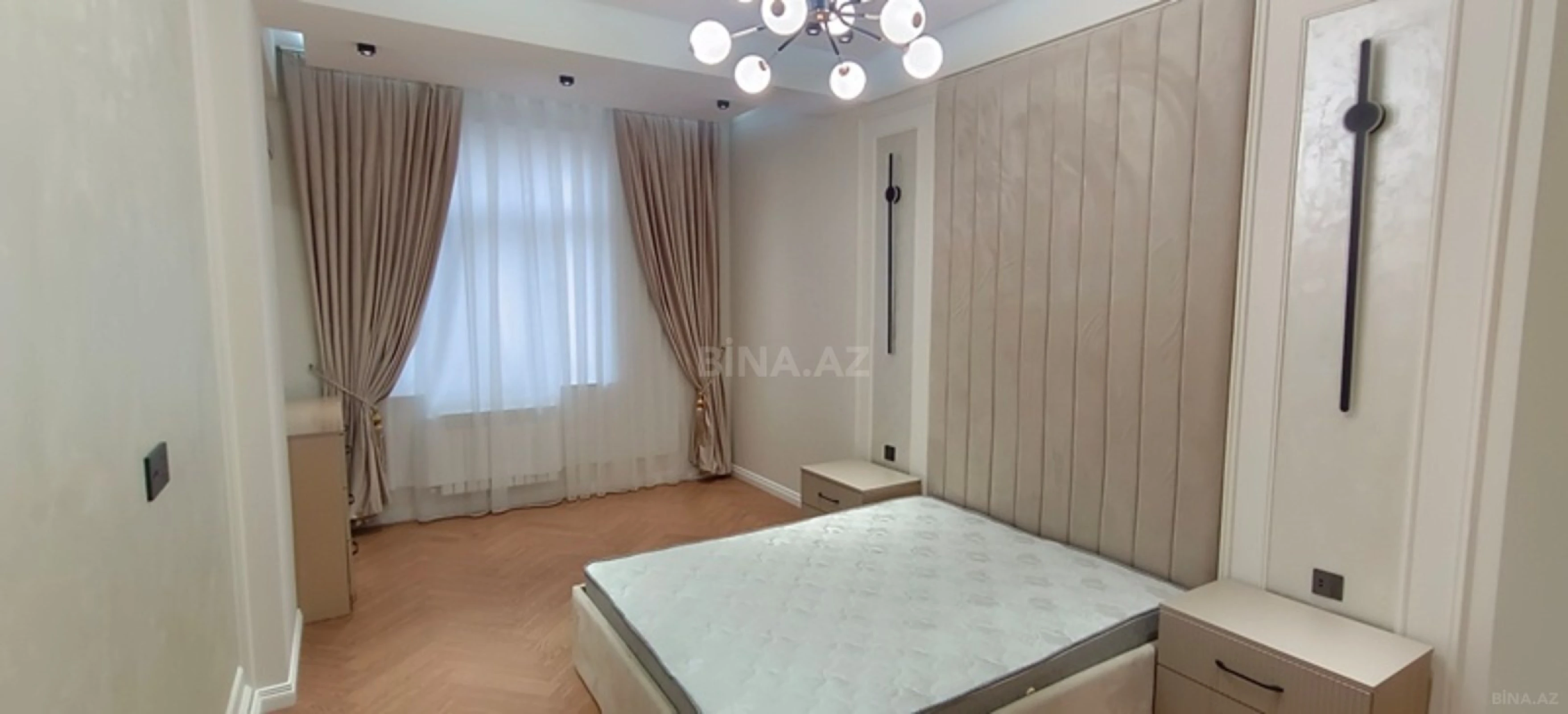 Satılır 3 otaqlı mənzil 131 m²
