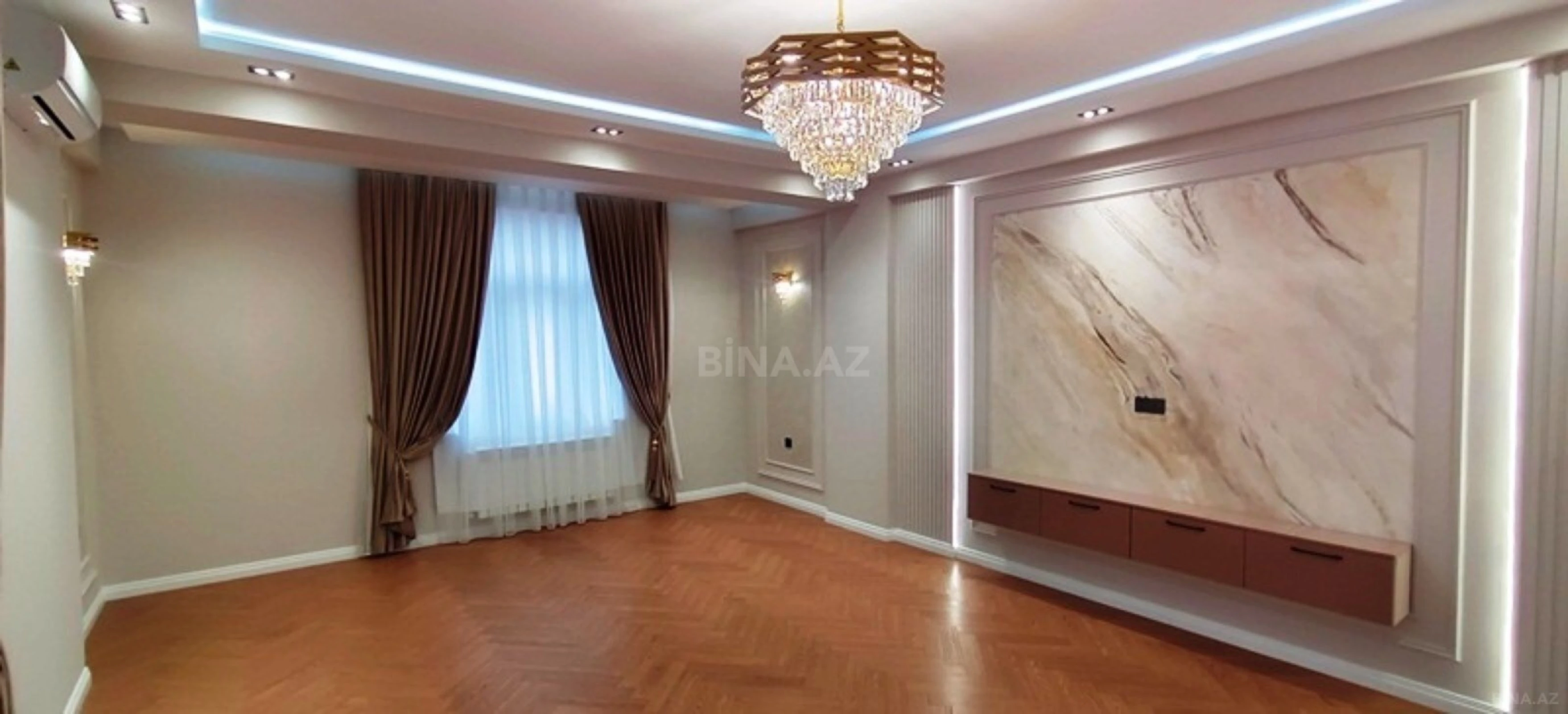 Satılır 3 otaqlı mənzil 131 m²