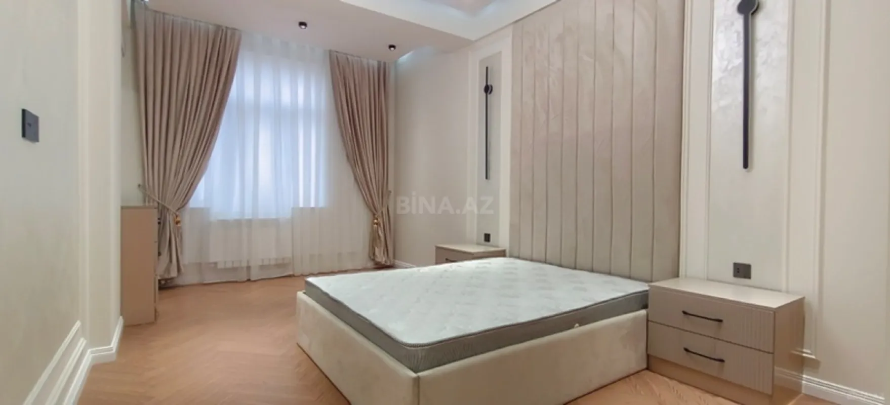 Satılır 3 otaqlı mənzil 131 m²