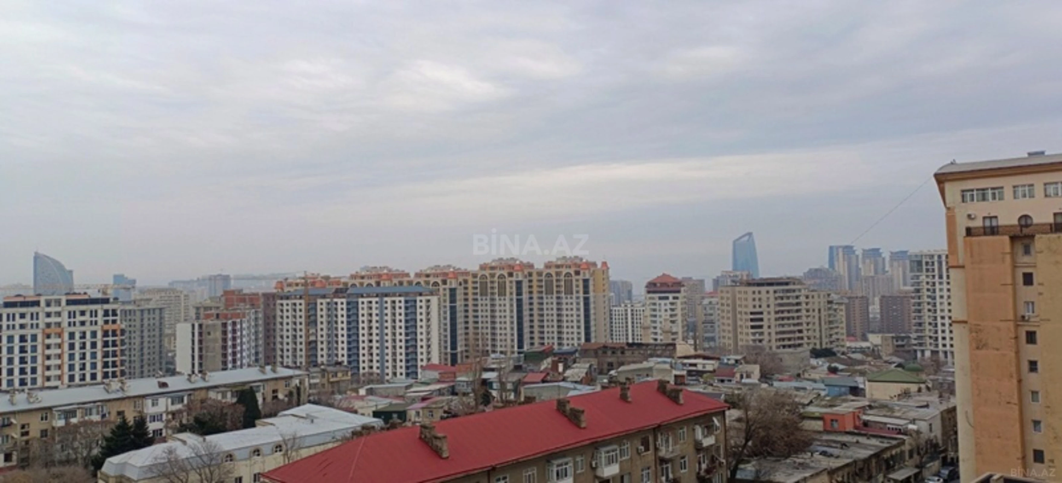 Satılır 3 otaqlı mənzil 131 m²