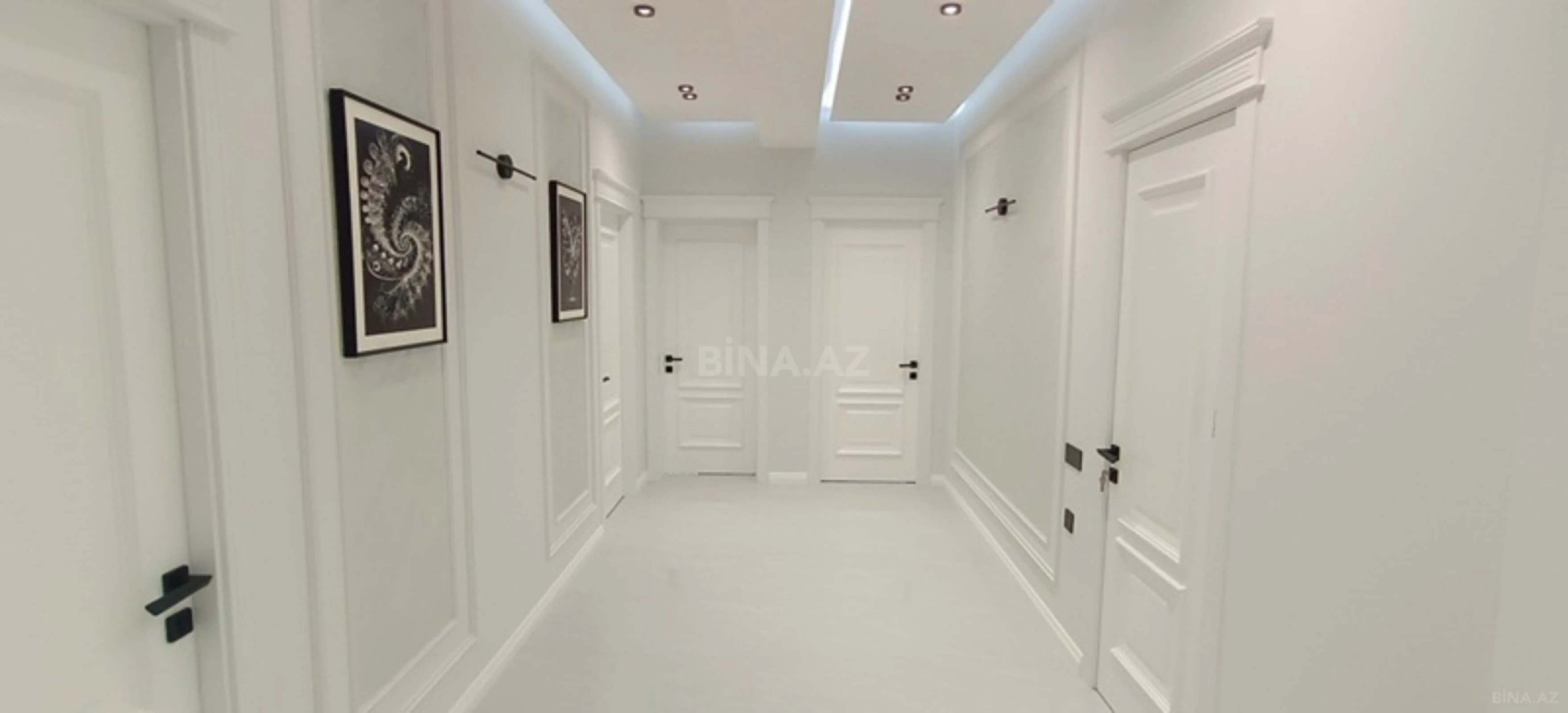 Satılır 3 otaqlı mənzil 131 m²
