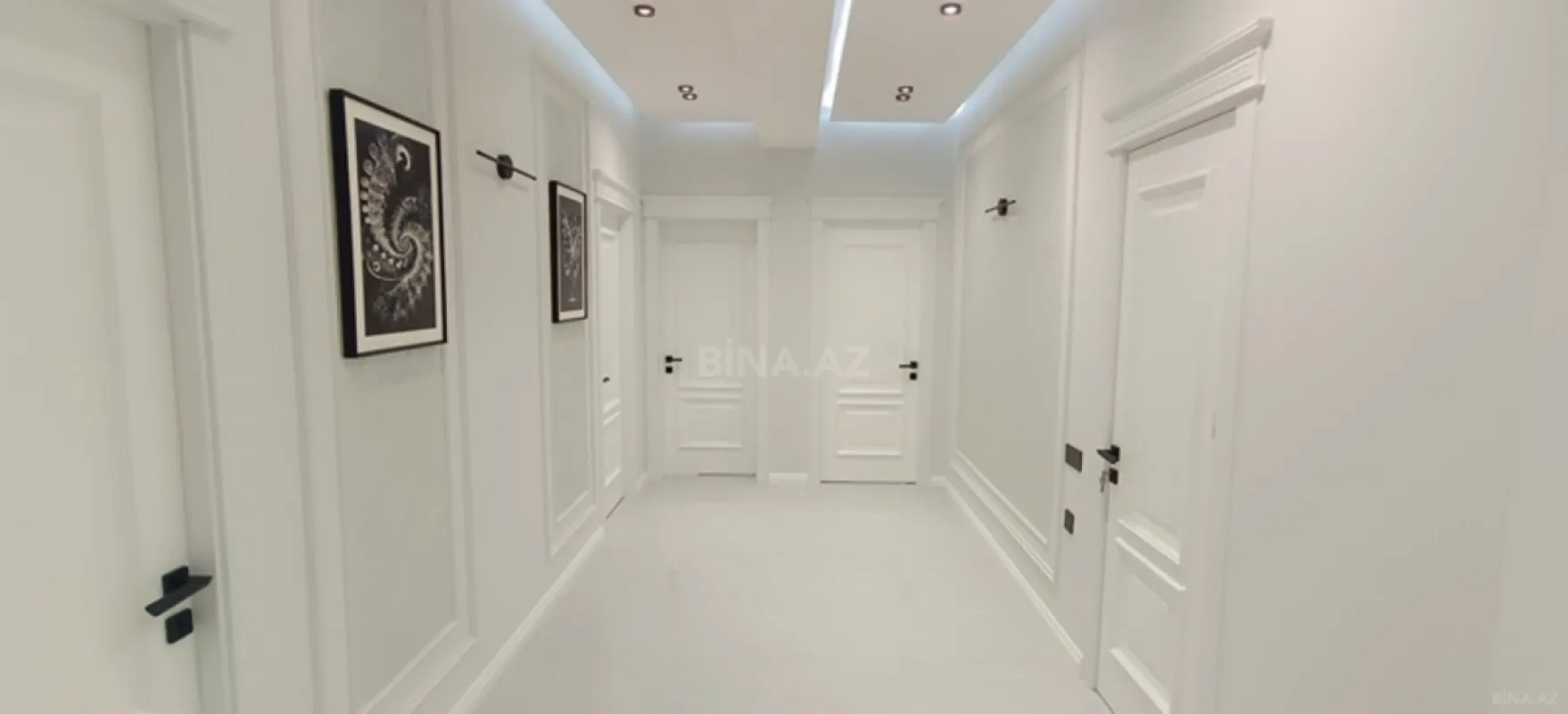 Satılır 3 otaqlı mənzil 131 m²