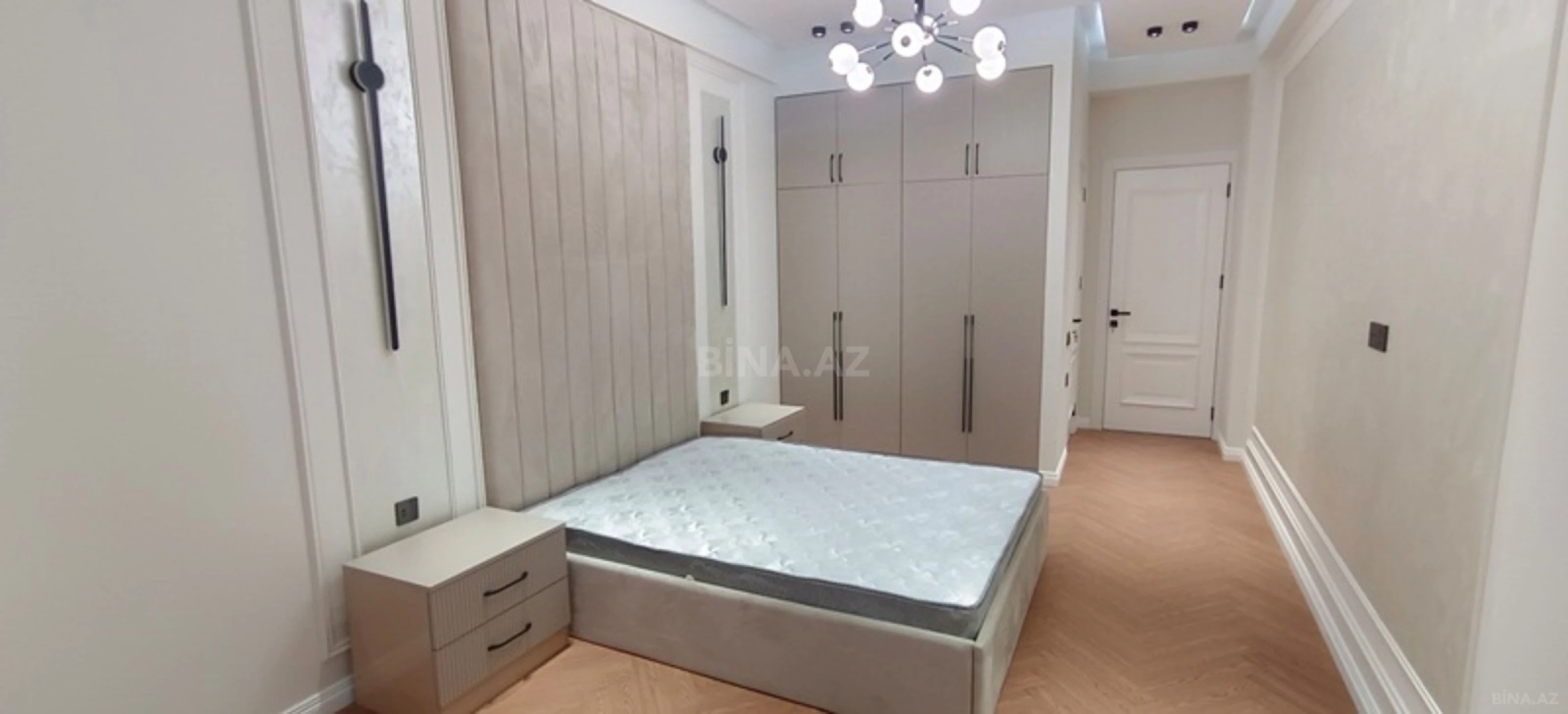 Satılır 3 otaqlı mənzil 131 m²