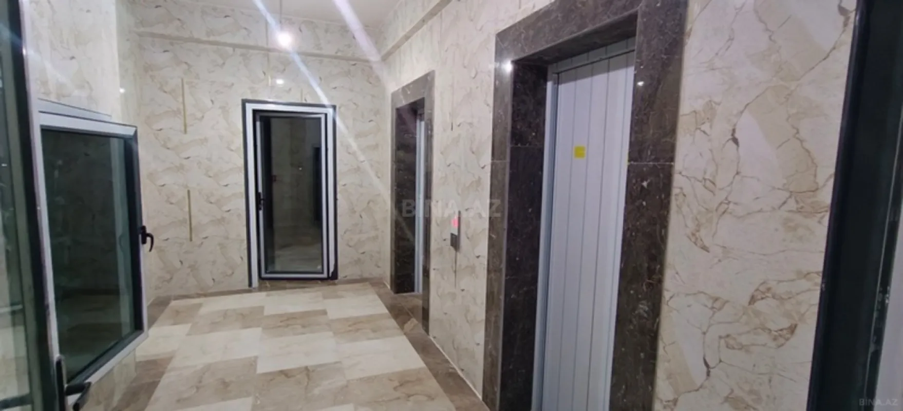 Satılır 3 otaqlı mənzil 131 m²