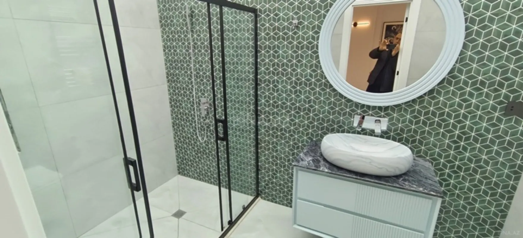 Satılır 3 otaqlı mənzil 131 m²