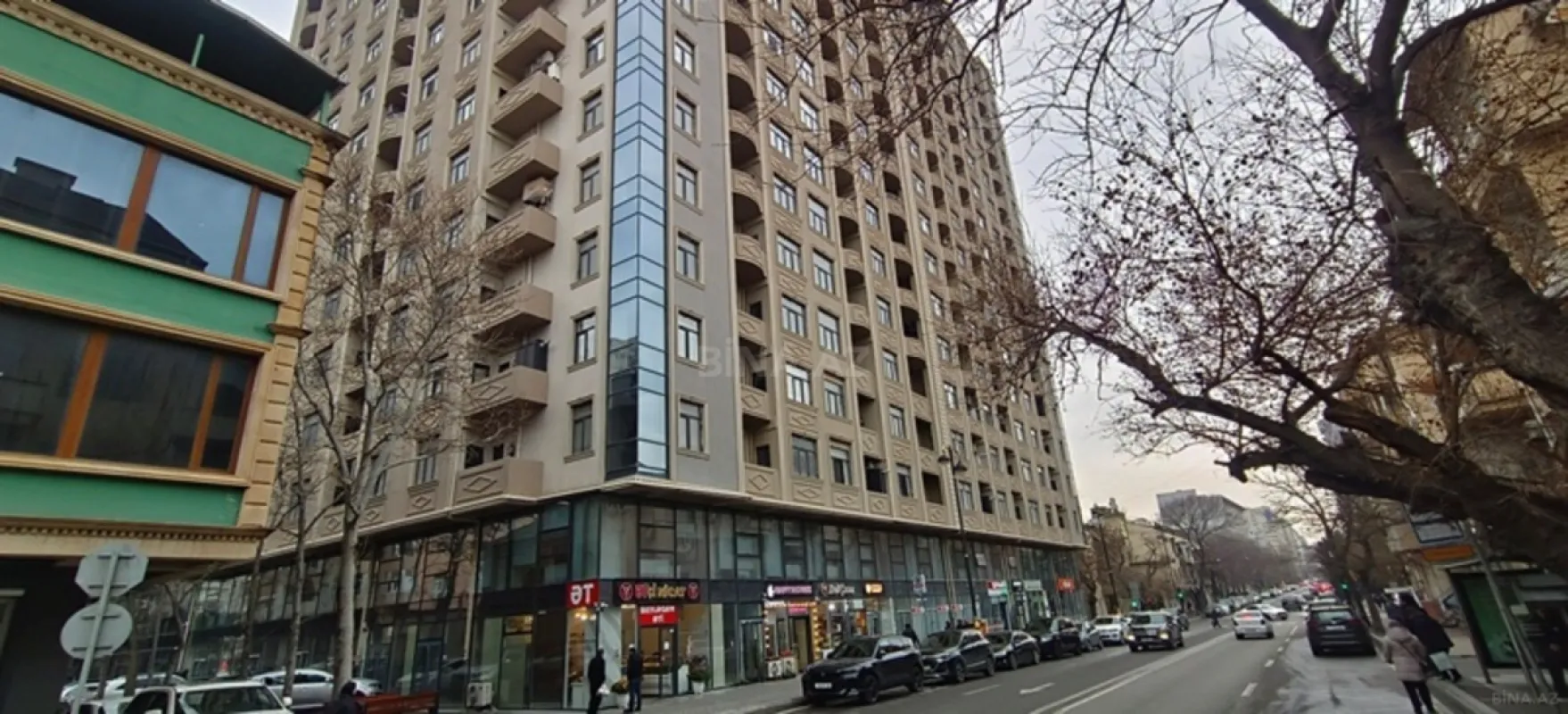 Satılır 3 otaqlı mənzil 131 m²