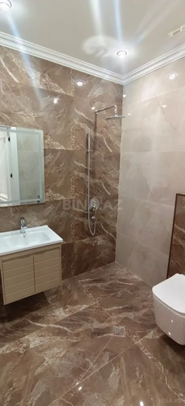 Satılır 3 otaqlı mənzil 131 m²