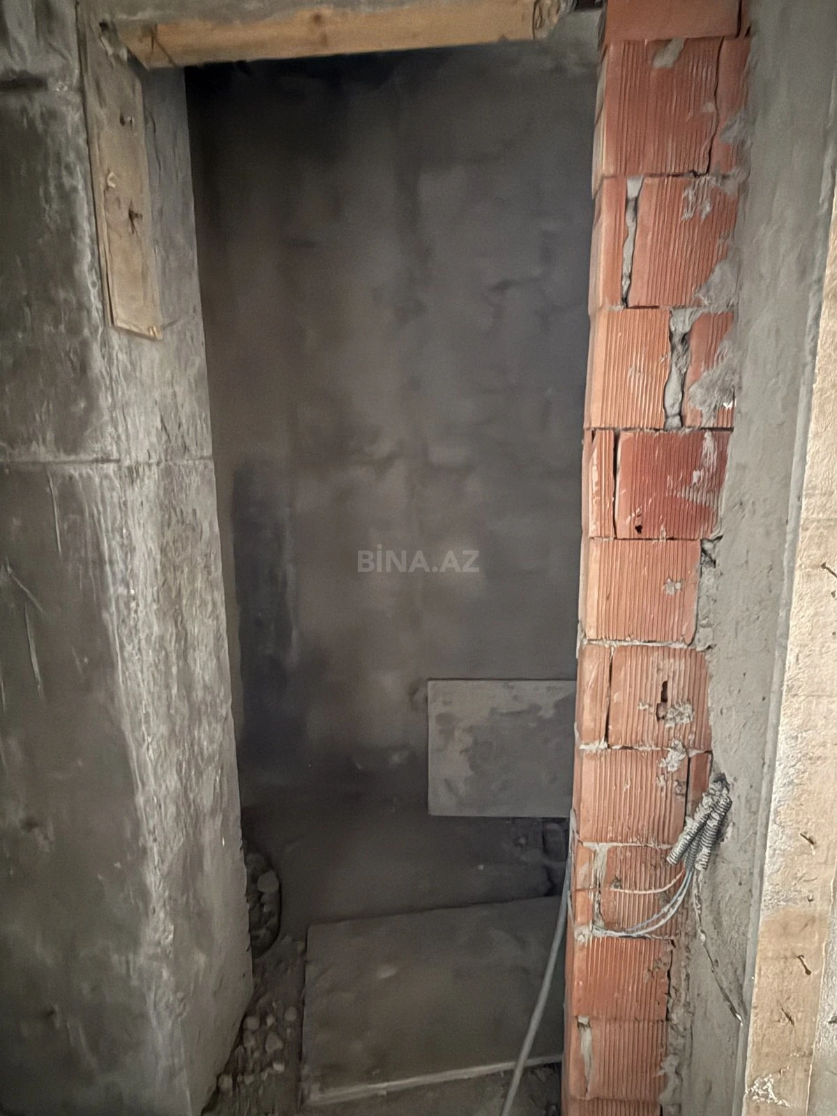 Satılır 1 otaqlı mənzil 61 m²