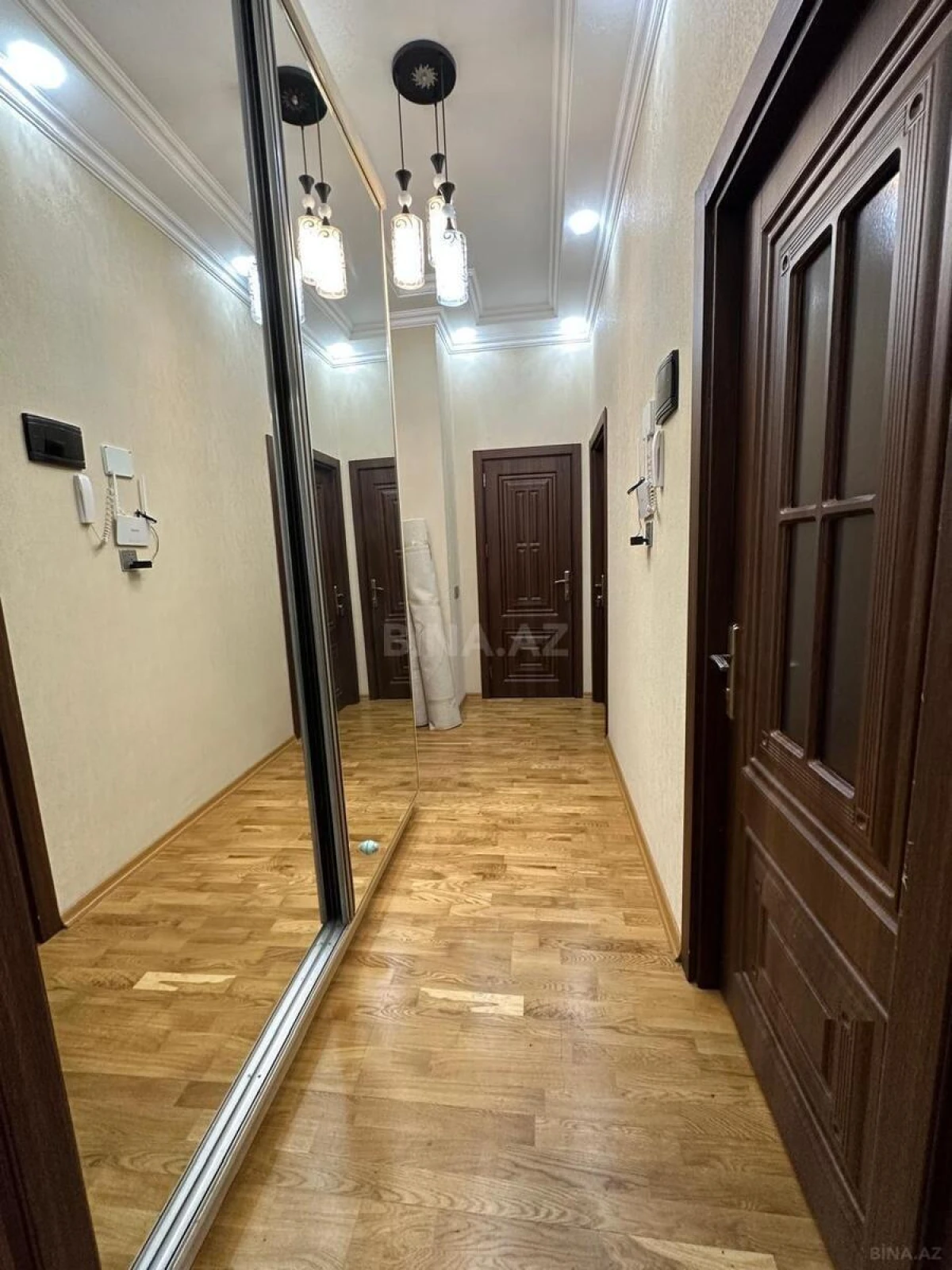 Satılır 2 otaqlı mənzil 72 m²