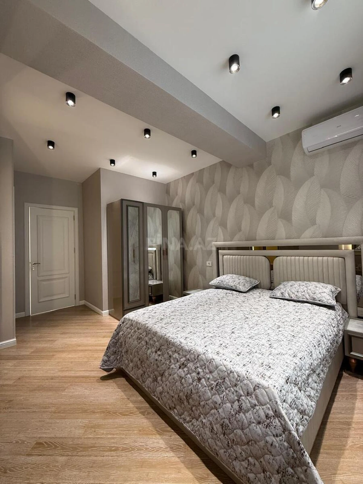 Satılır 3 otaqlı mənzil 125 m²