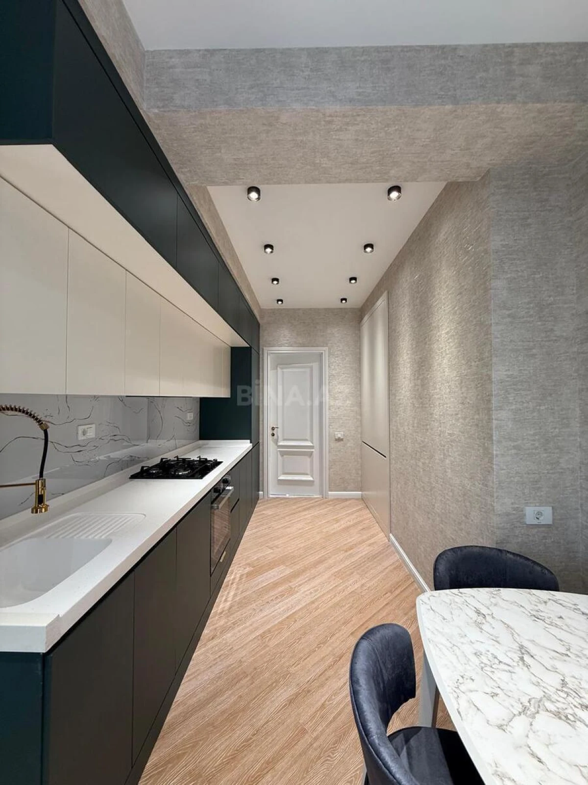 Satılır 3 otaqlı mənzil 125 m²