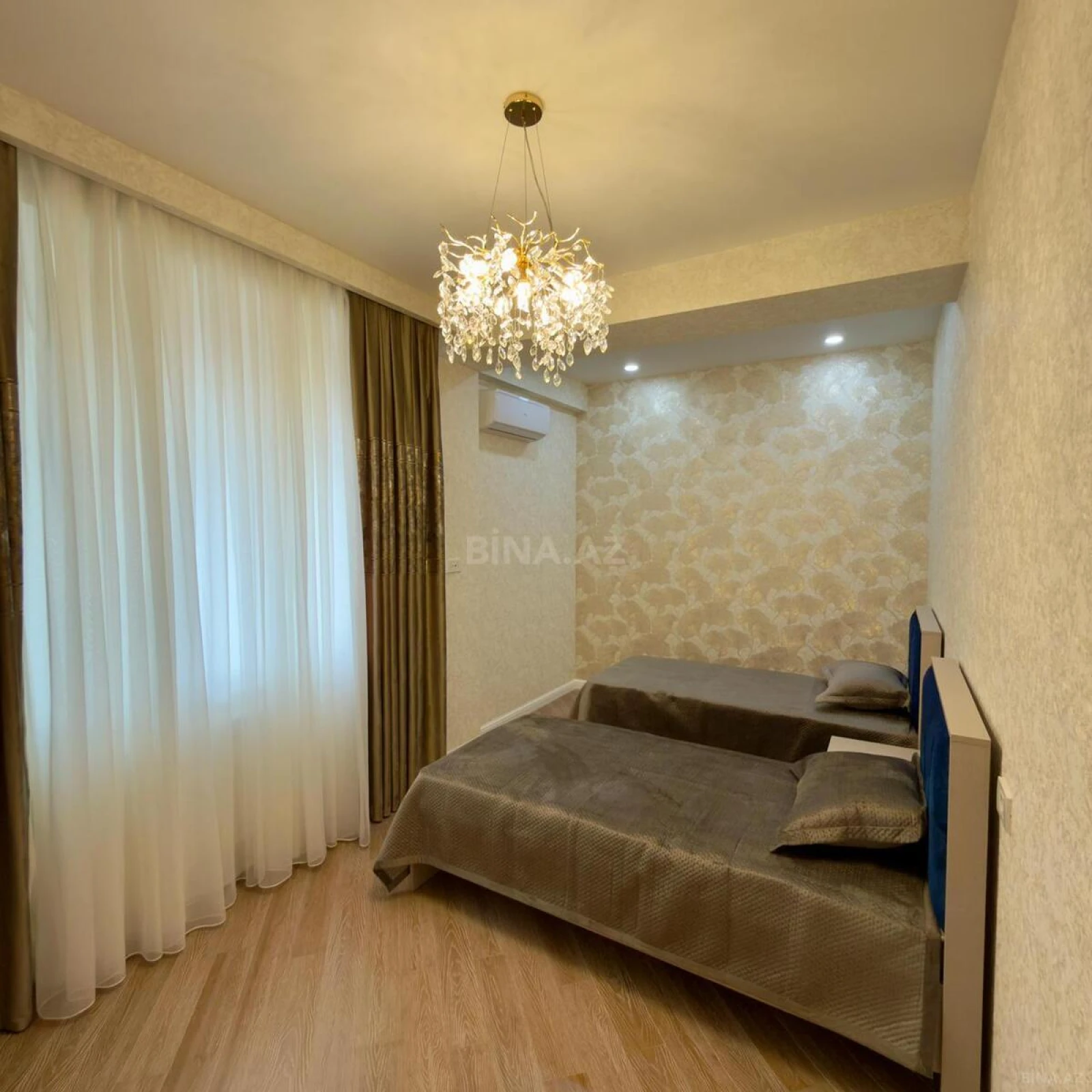 Satılır 3 otaqlı mənzil 125 m²