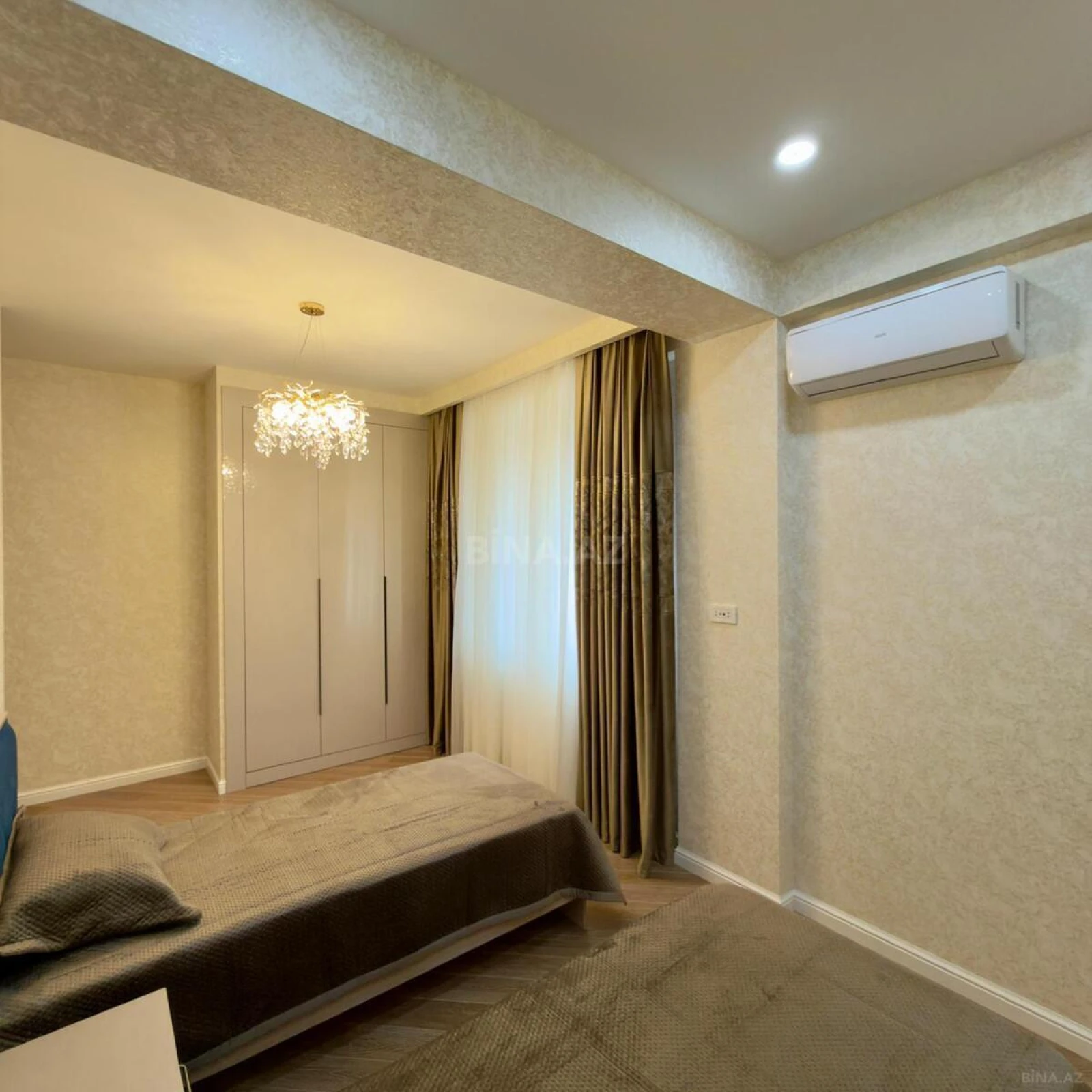 Satılır 3 otaqlı mənzil 125 m²