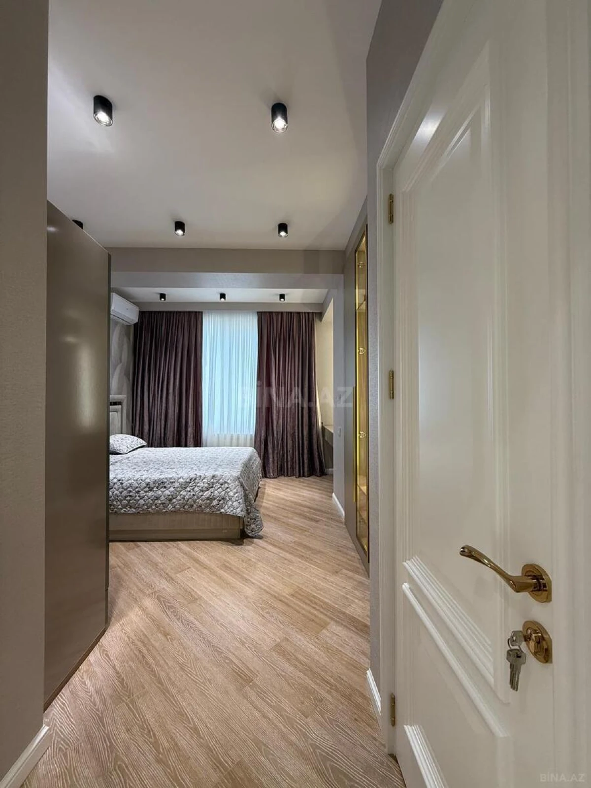 Satılır 3 otaqlı mənzil 125 m²