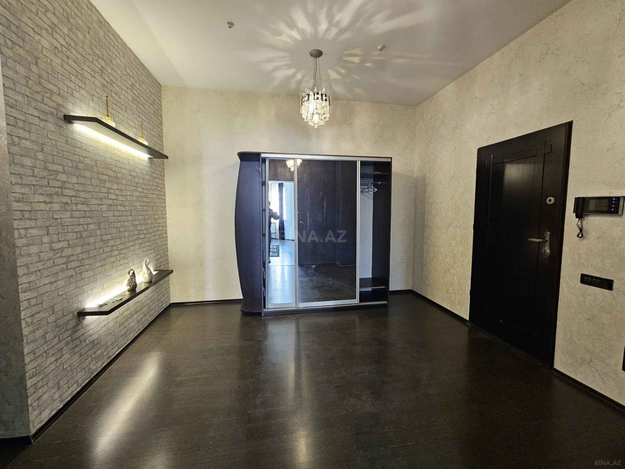 Satılır 3 otaqlı mənzil 150 m²