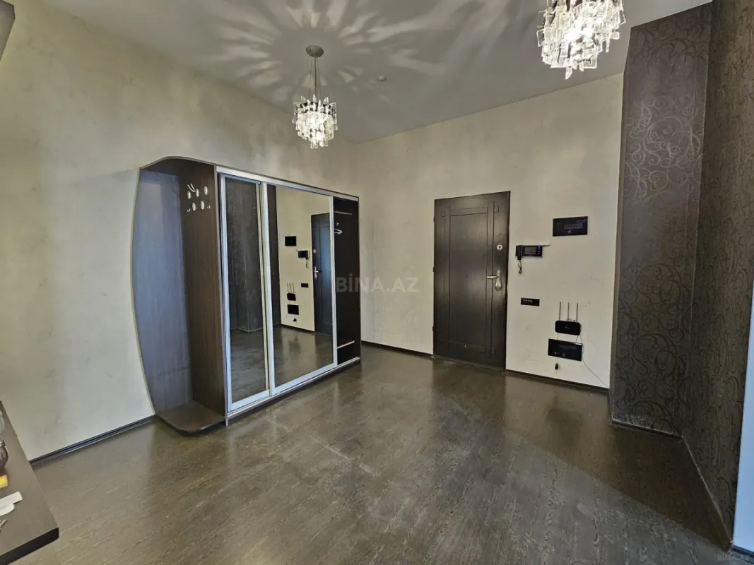 Satılır 3 otaqlı mənzil 150 m²