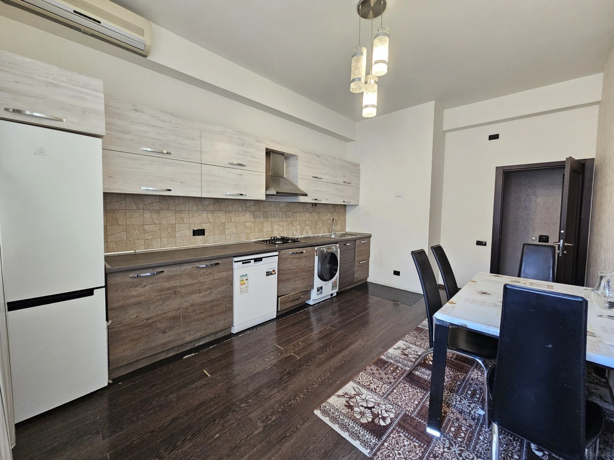 Satılır 3 otaqlı mənzil 150 m²