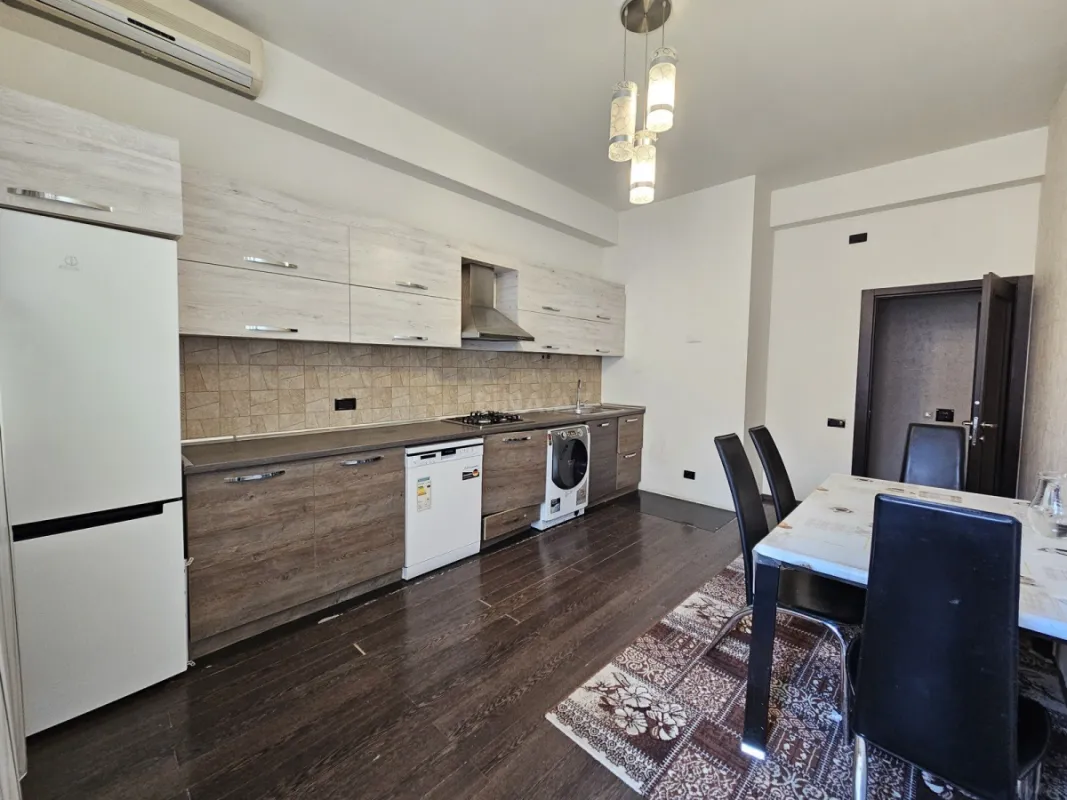 Satılır 3 otaqlı mənzil 150 m²