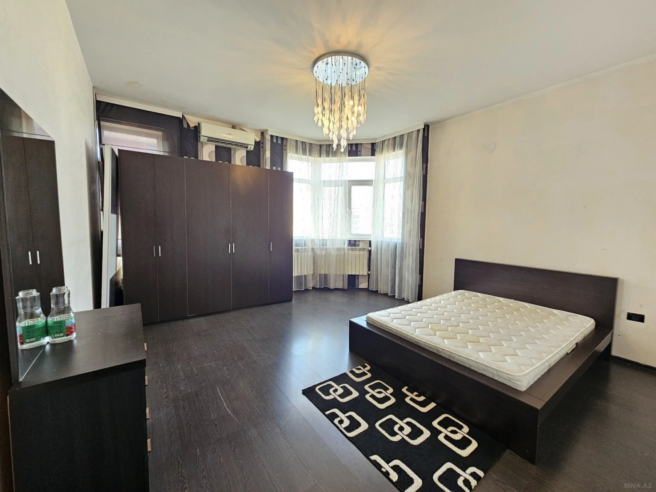 Satılır 3 otaqlı mənzil 150 m²